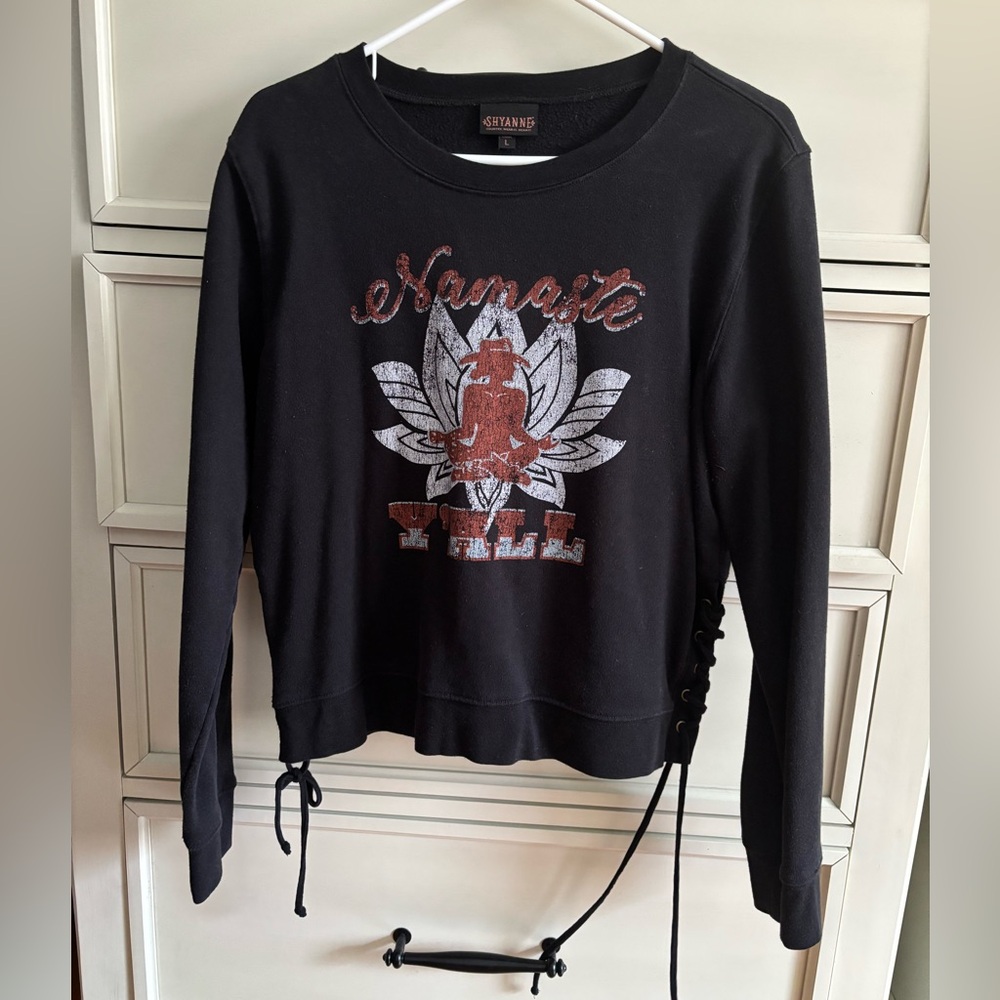 Shyanne Black Graphic Women's Top